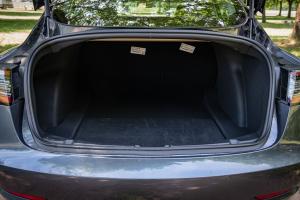 Tesla Model 3 2018 года  (WW)